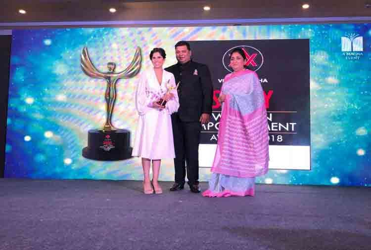 Sai Tamhankar won Savvy Women Empowerment Awards 2018