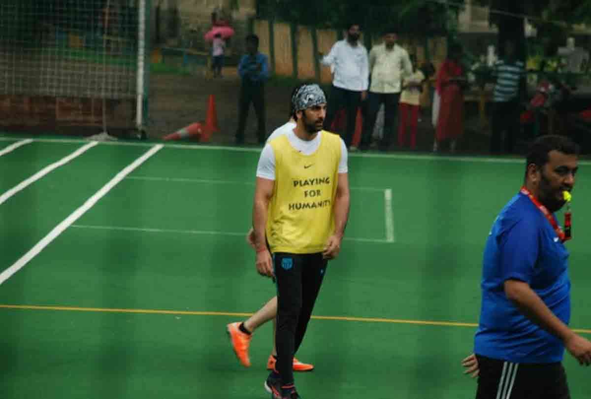 ranbir kapoor and abhishek bachchan teach football to ishaan khattar exclusive photos