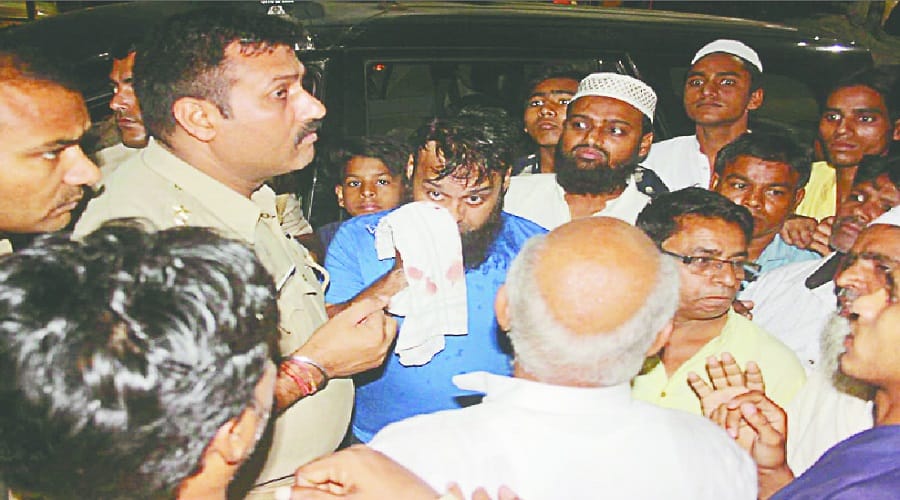 Attacked the people in the mosque, firing, many injured