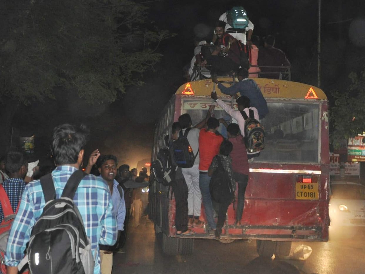 There are 148 centre in purvanchal of up police exam thrre killed in accident