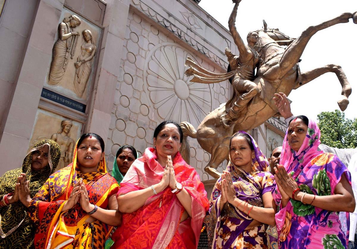 Rani laxmi bai balidan diwas people pay homage