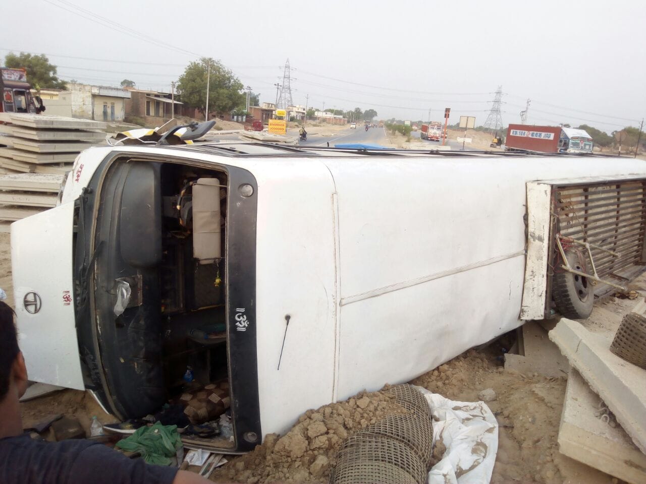 There are 148 centre in purvanchal of up police exam thrre killed in accident