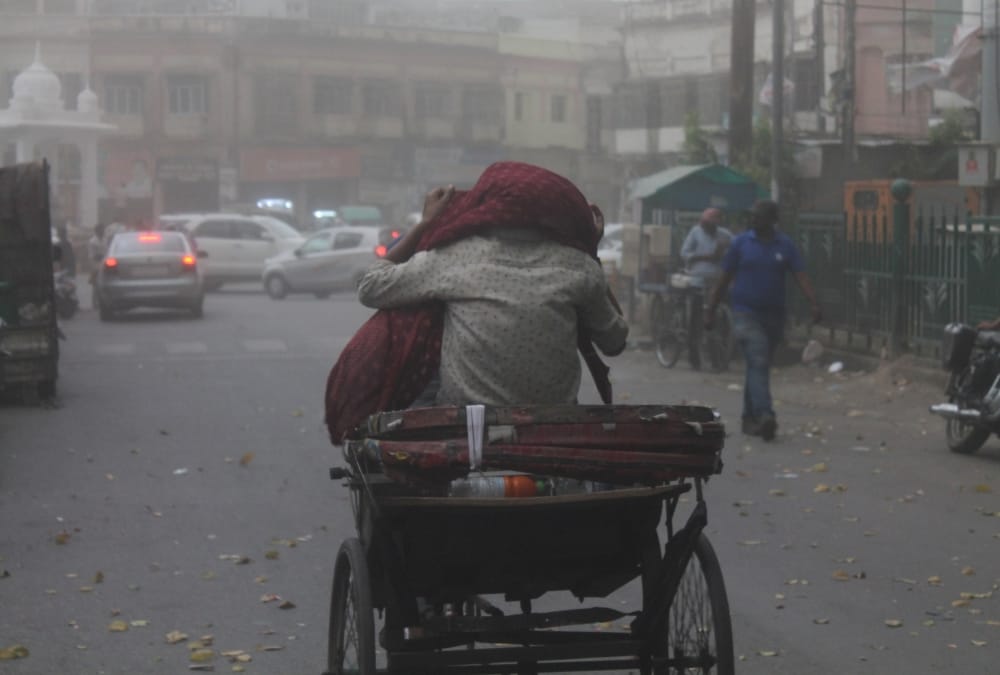  fast winds and rain in lucknow. 
