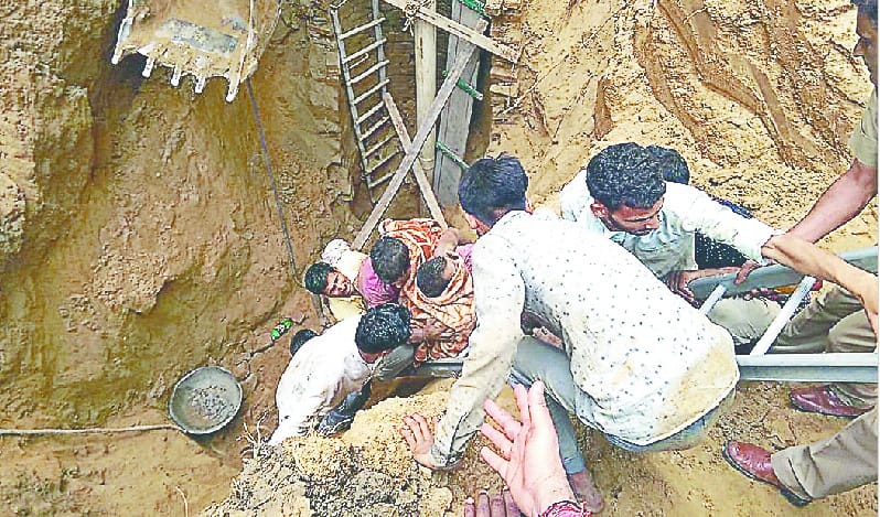 Uncle-nephew dies in subdued wreckage