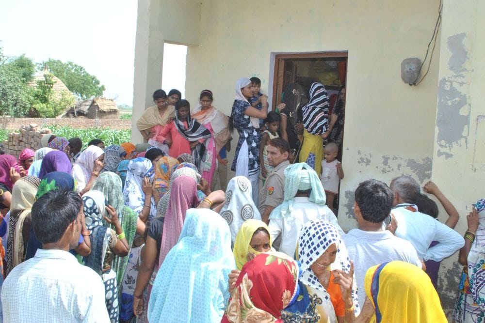 पूर्व प्रधान और दो चचेरे भाइयों की गोली मारकर हत्या