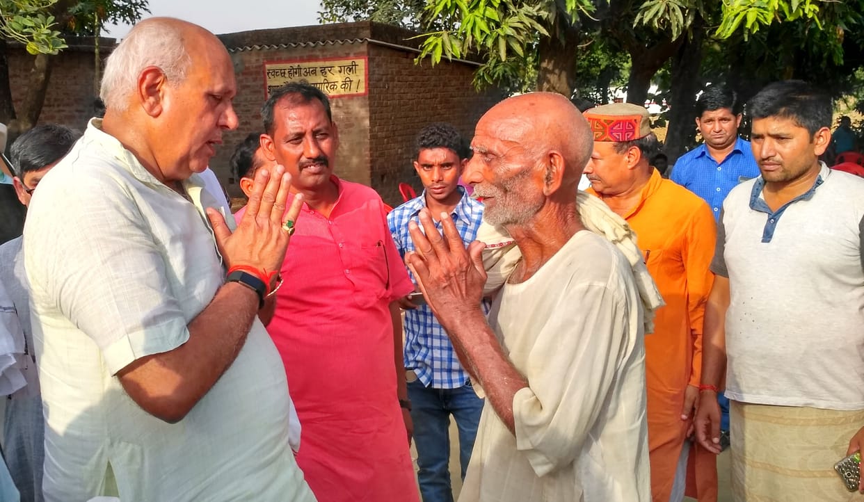 शहीद के ब्रह्मभोज में शामिल हुए कैबिनेट मंत्री, दी श्रद्धांजलि