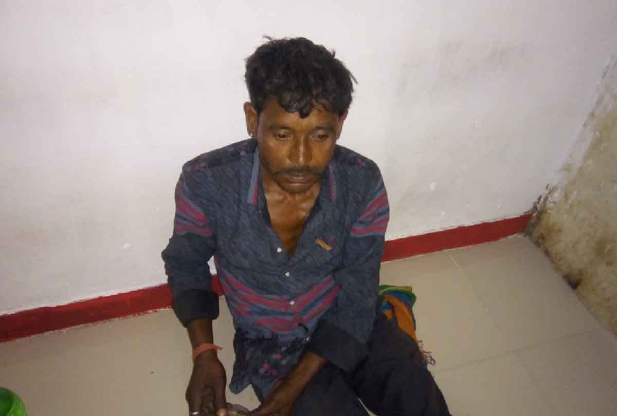 man took out wife's dead body from grave