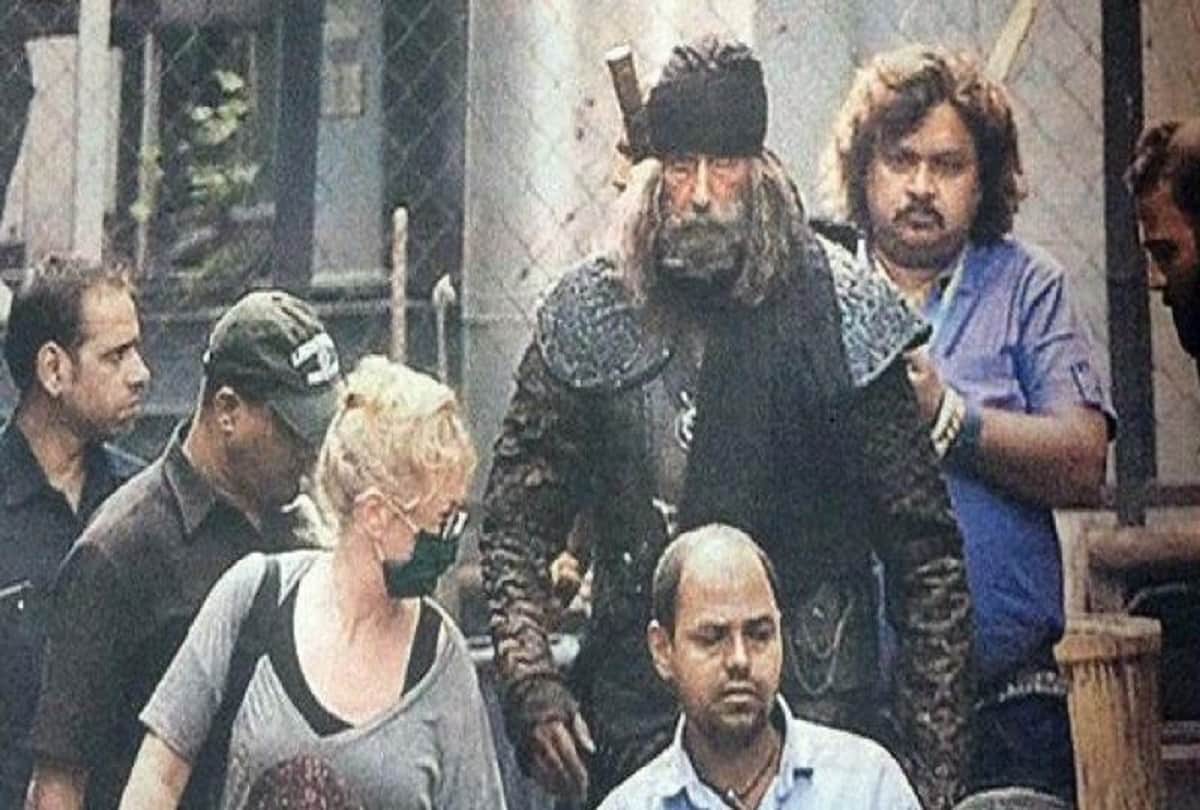 amitabh bachchan stay away from heavy costumes