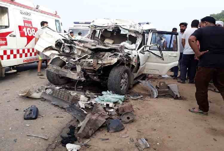 seven people died in car accident in amritsar