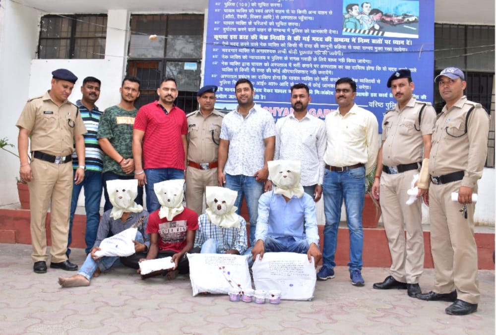 Servant do robbery in owner house arrested now in haldwani