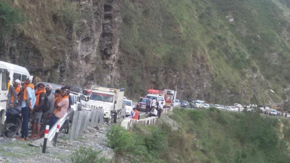 Two buses collision on badrinath highway six pilgrims injured