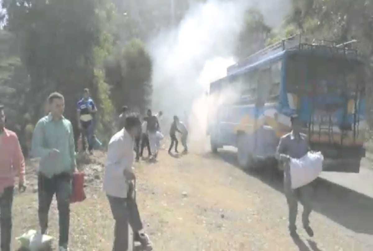 private bus on fire at chamba and passenger run away 
