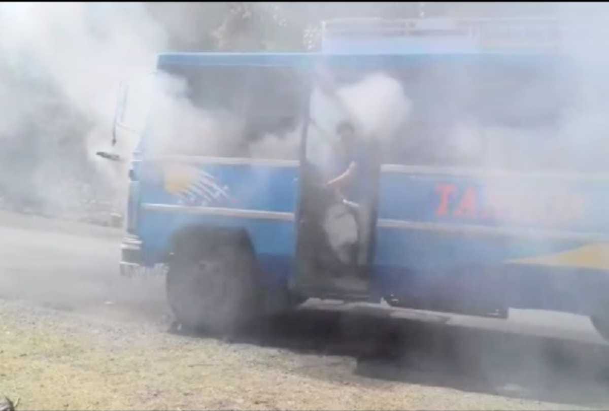 private bus on fire at chamba and passenger run away 