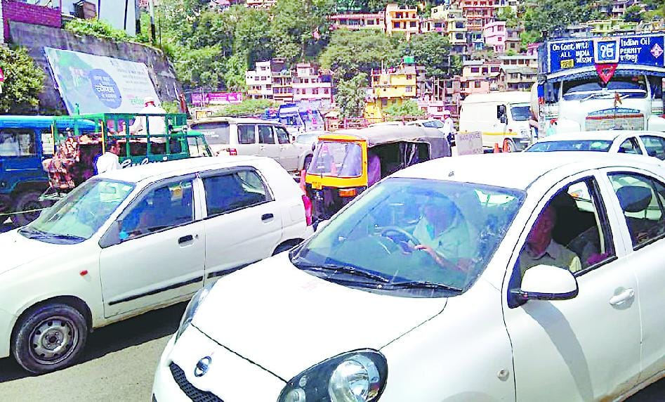 पर्यटन सीजन में जाम हुई छोटी काशी