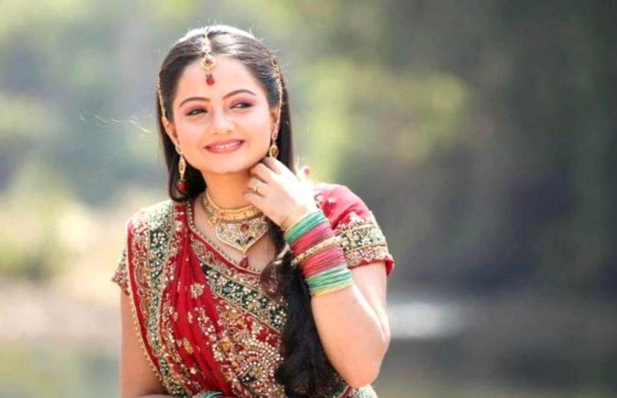 gia manek get trolles for wearing stylish mask but give these unique way reply