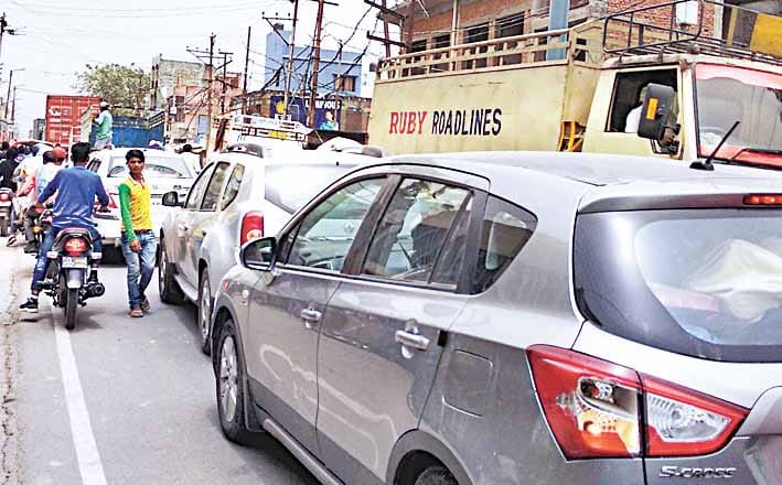 jam in tanda,tourist puzzled