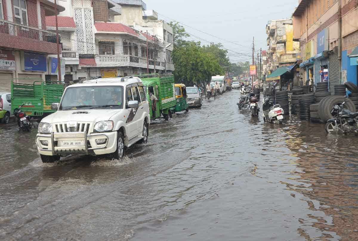 Trouble due to storm and rain in Kanpur