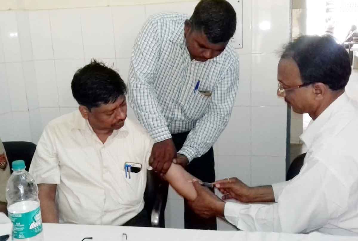 district social welfare officer arrived drunk in meeting