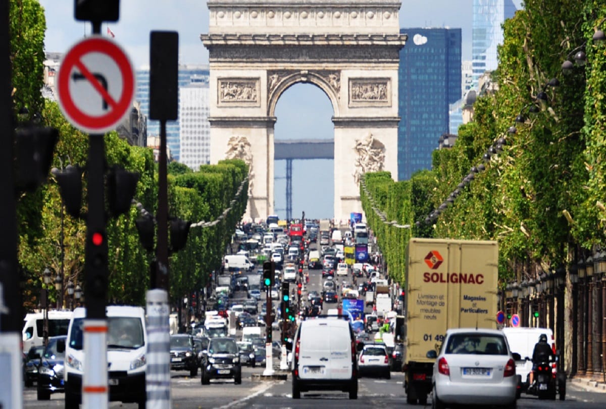 Baby born in train at paris now to get free rides till age of 25