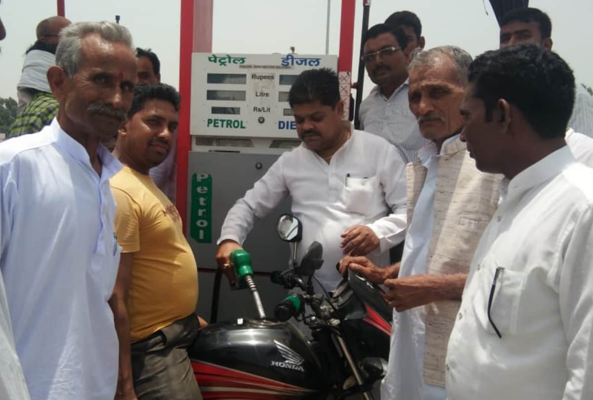 celebration of rahul gandhi's birthday in RaeBareli