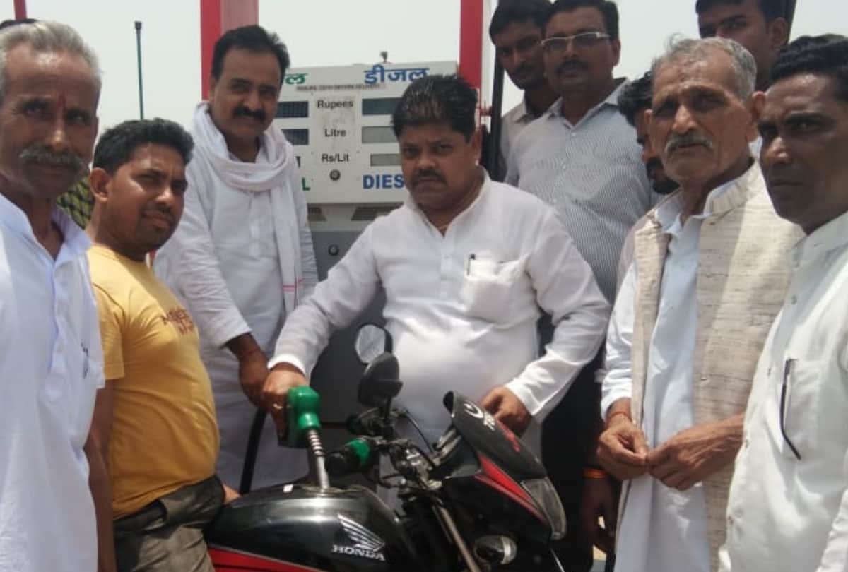 celebration of rahul gandhi's birthday in RaeBareli