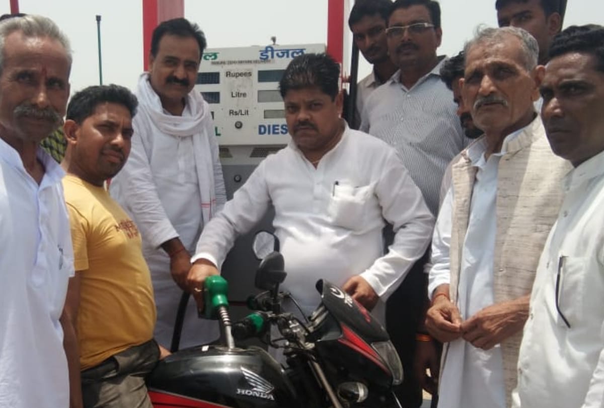 celebration of rahul gandhi's birthday in RaeBareli