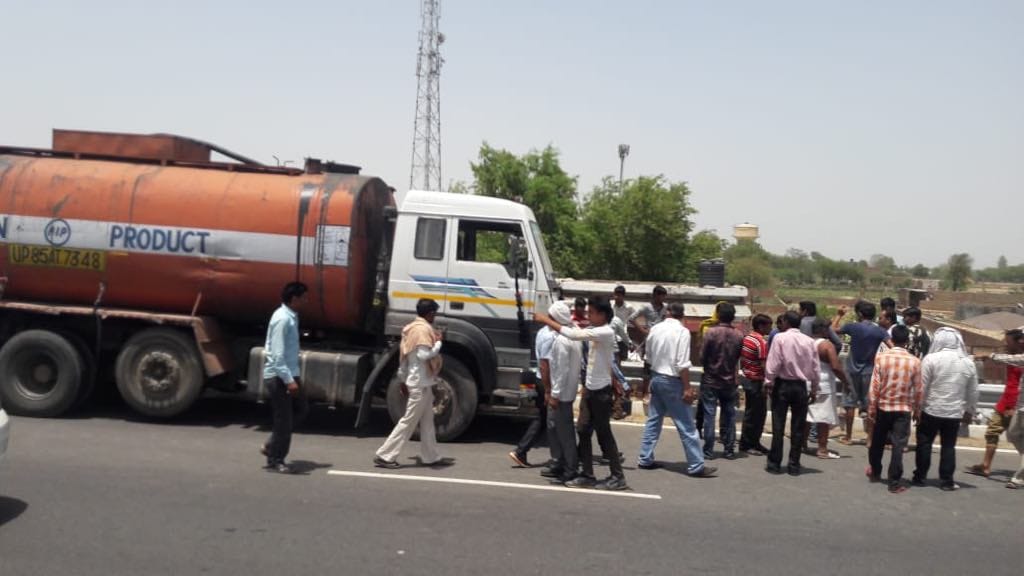  Four youths dies as tanker collides with auto on flyover