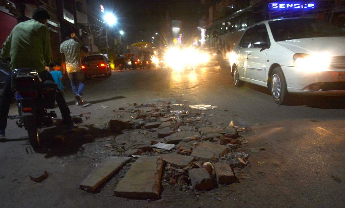 Varanasi roads will danger for people in rainy season