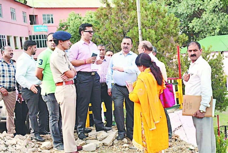 एसडीएम रोहित राठौर ने जांचे शूलिनी मेले के प्रबंध, तैयारियों का लिया जायजा