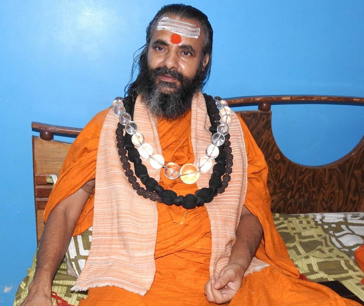 Swami narendranand saraswati demand shoot for stone petal in kashmir