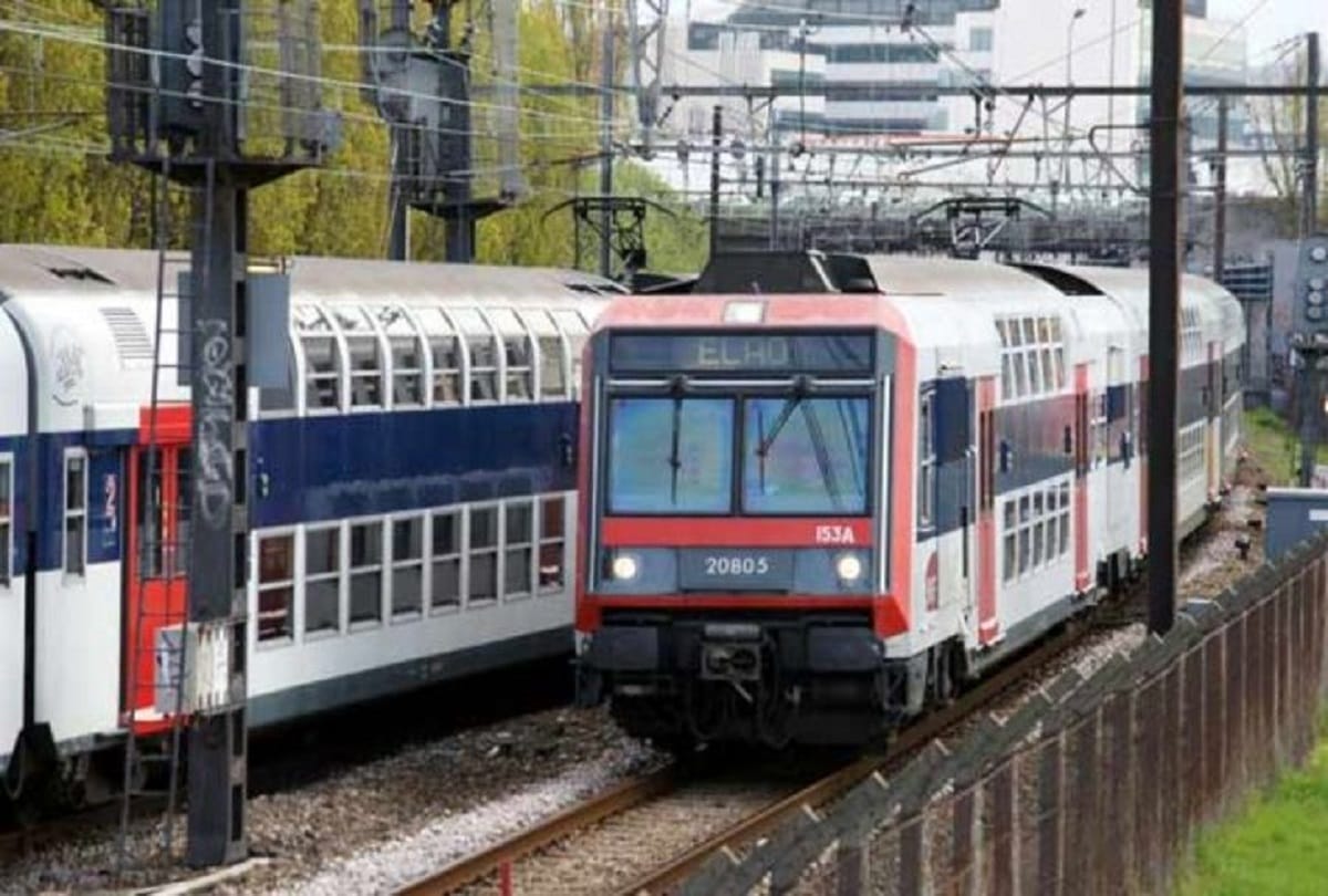 Baby born in train at paris now to get free rides till age of 25