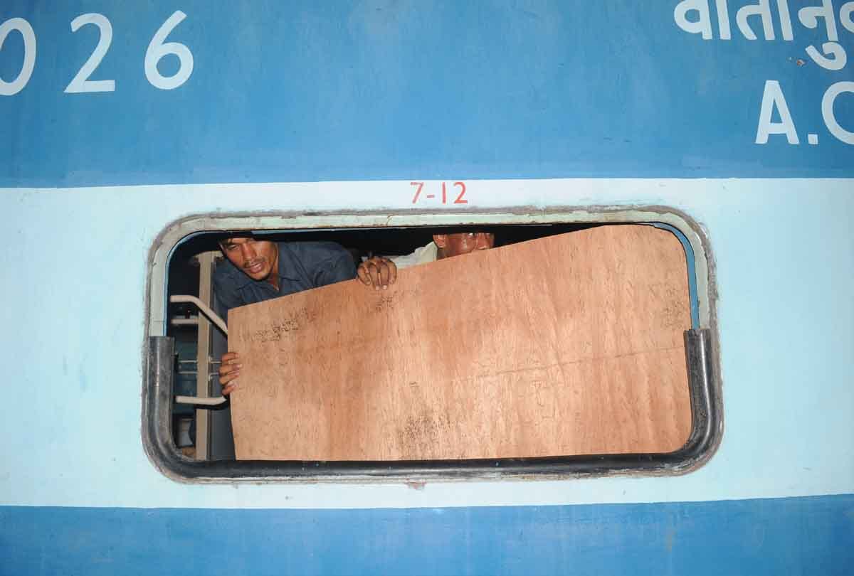 Candidates of police recruitment examination break glasses in Sabarati Chaura Express