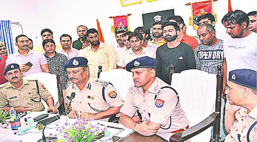 Uttar Pradesh: 11 members of Salwar gang arrested, two policemen included