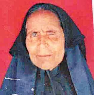 women died  due to shock of current