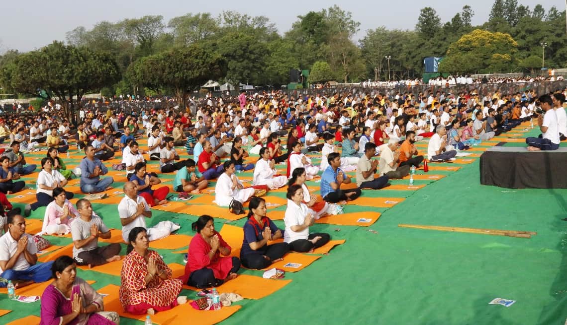 Bjp and congress leader do yoga with pm modi on international yoga day 2018