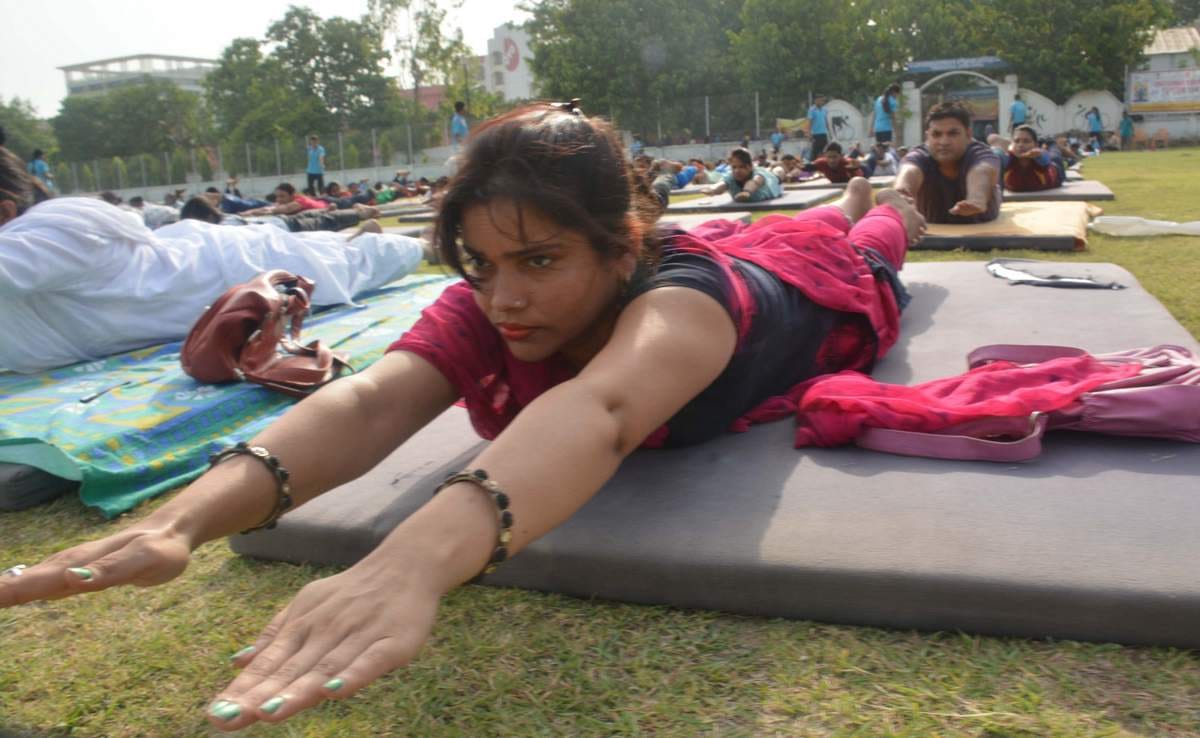 One lakh people will yoga on world yoga day in varanasi