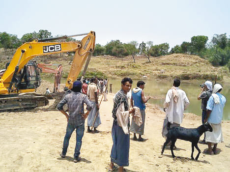 Firing with panic between farmers and contractor