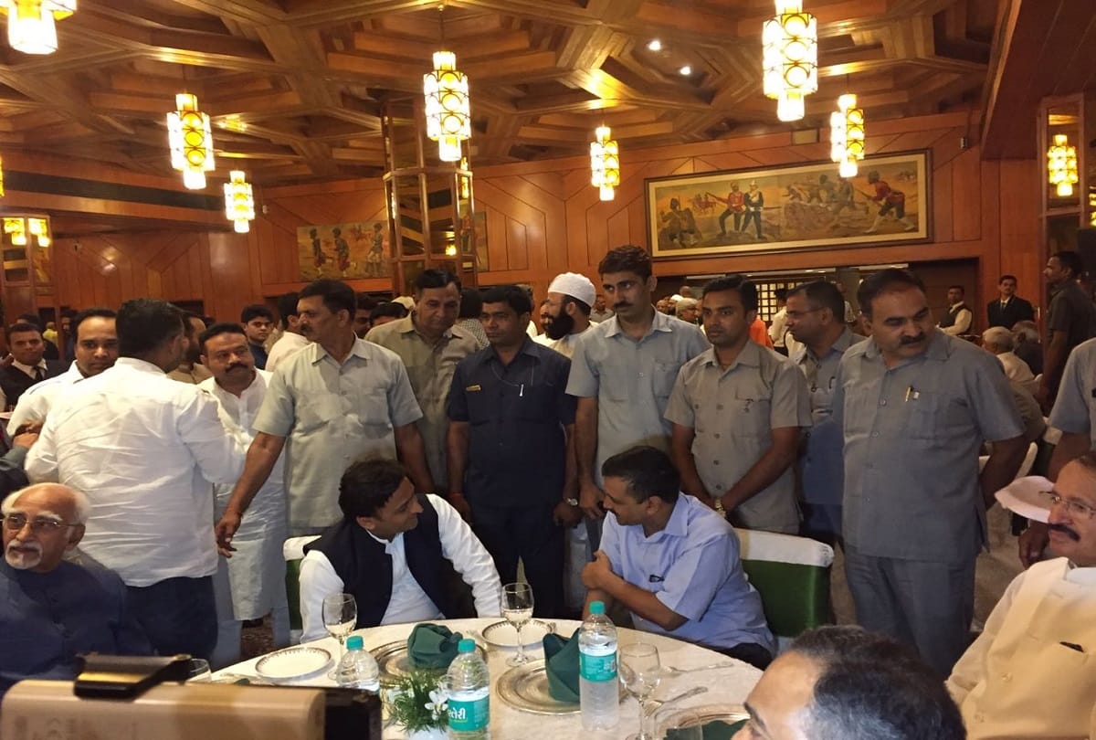 Jamiat Ulema-e-Hind celebrates Eid party, Veteran face of Opposition present