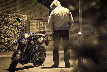 Clothes stolen from shop in Jhansi Thieves wrote Rs 10,000 in ledger and account was settled