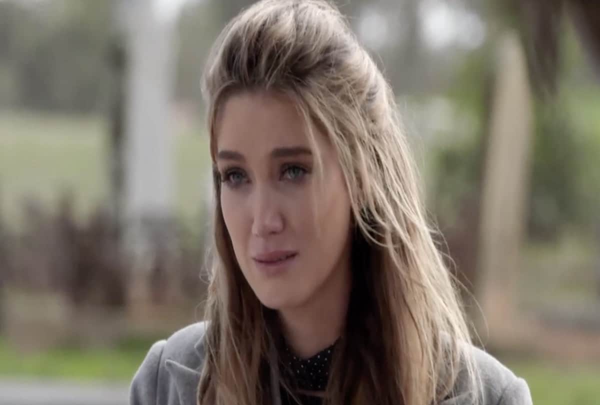 Nick Jonas ex Delta Goodrem says i can not compete Priyanka chopra