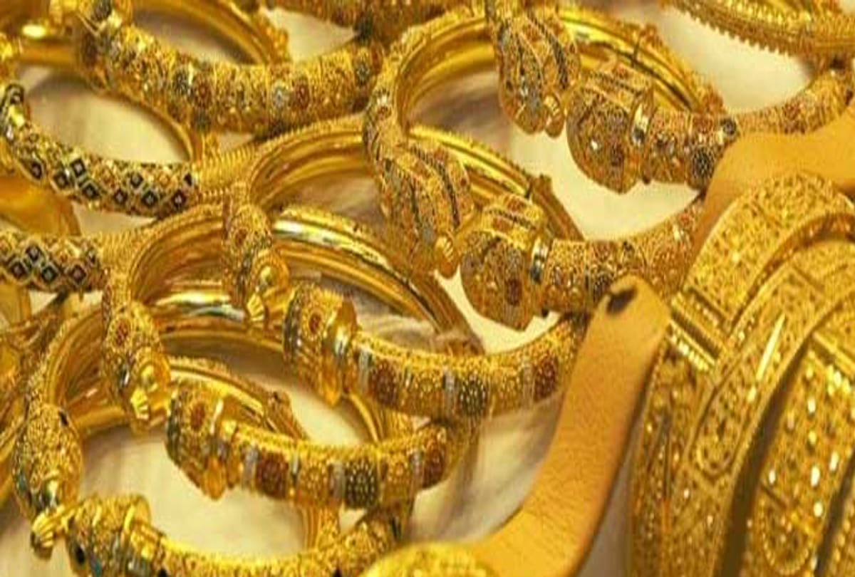 Small jewelery sellers will also be selling hallmark jewelery
