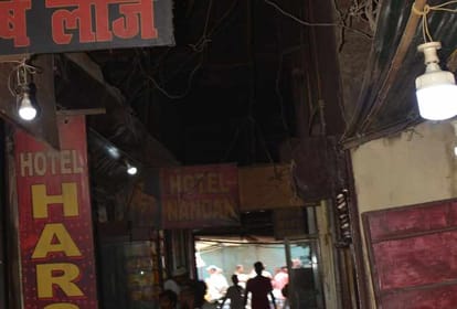 many hotels and lodges are illegal in lucknow