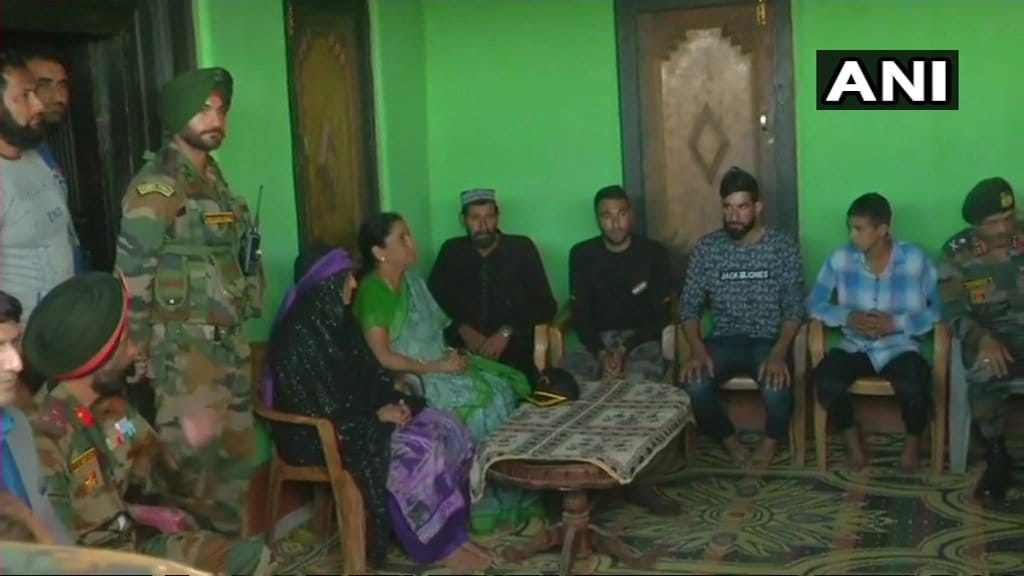 Defense Minister will meet today to relatives of martyr Aurangzeb