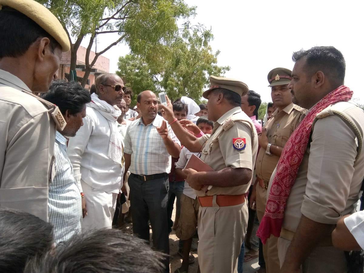 women have heart attack due to UP police misbehave