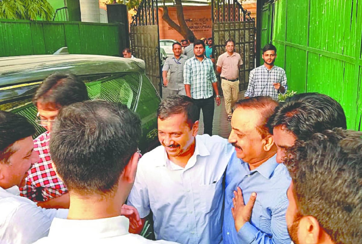 arvind kejriwal health is not good after protest then meetings with ias canceled today