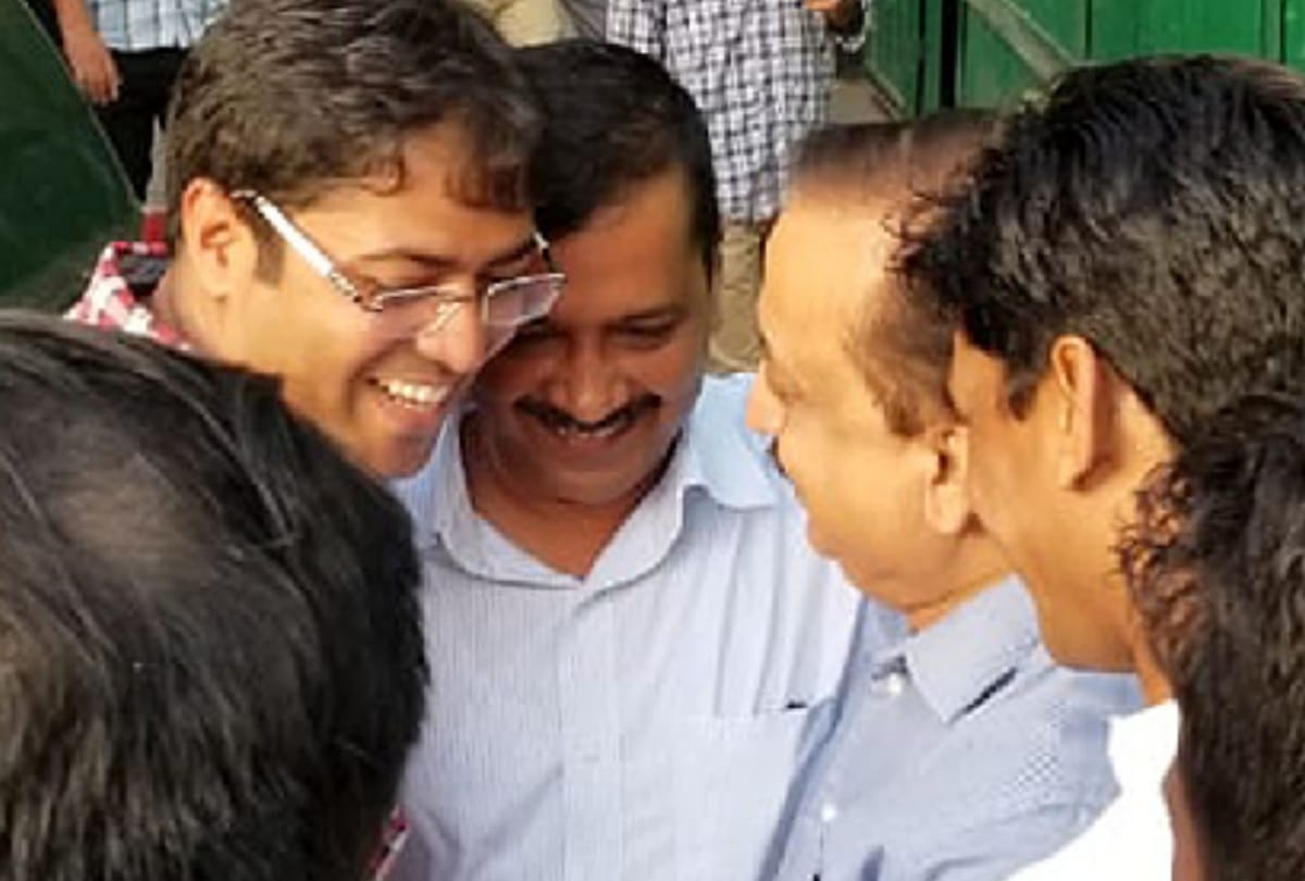 arvind kejriwal health is not good after protest then meetings with ias canceled today