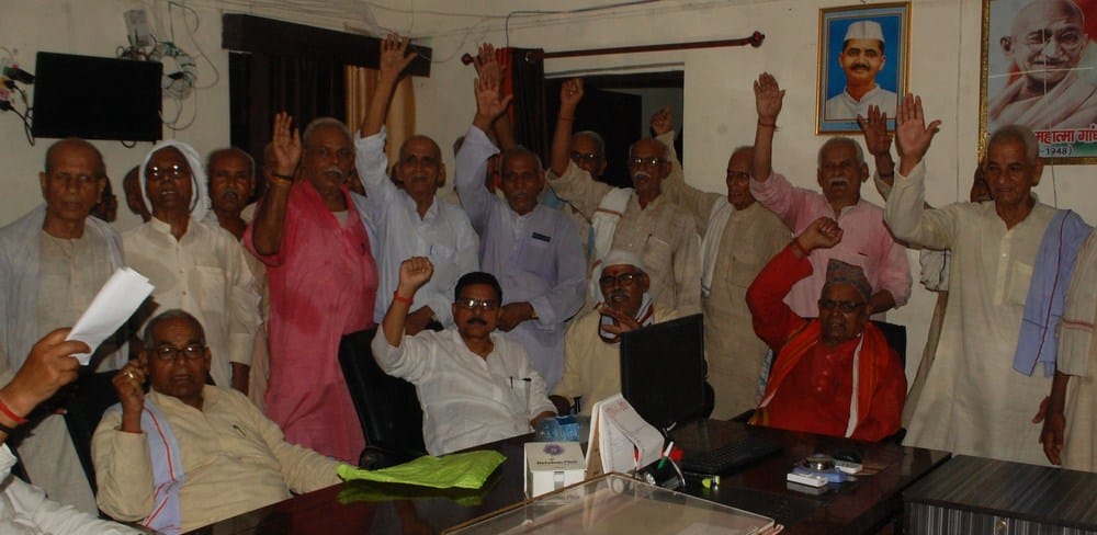 retired teachers protested