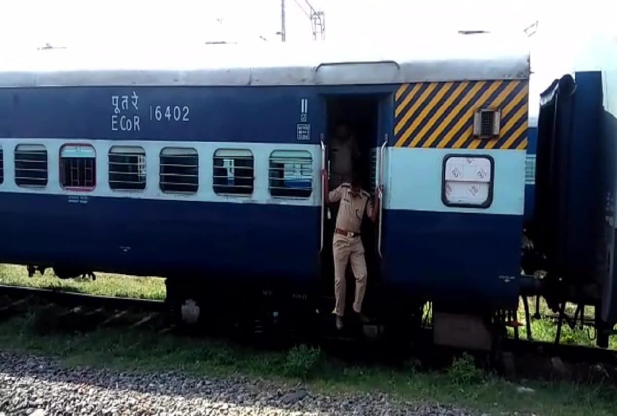 Deadbody of a woman without head found in Train of Puri, Odisha 