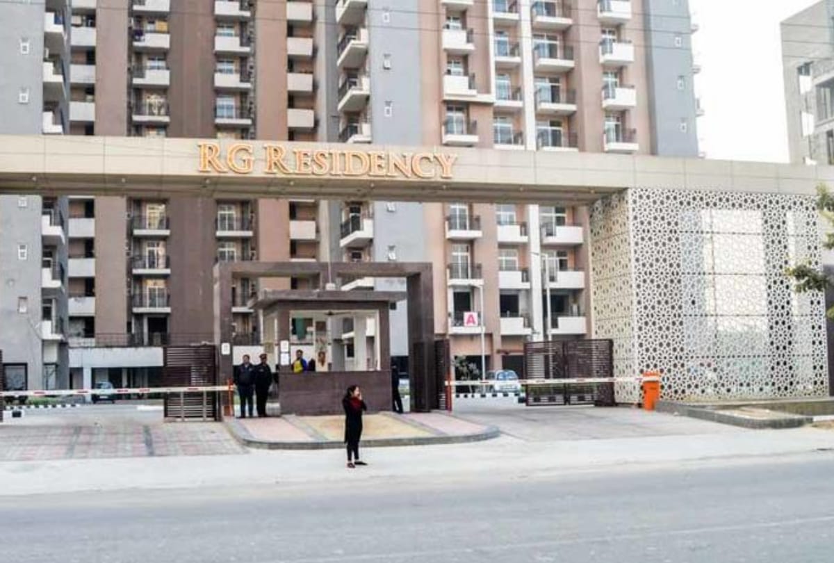 in noida rg residency society man pulls a woman lift and attempt to rape her
