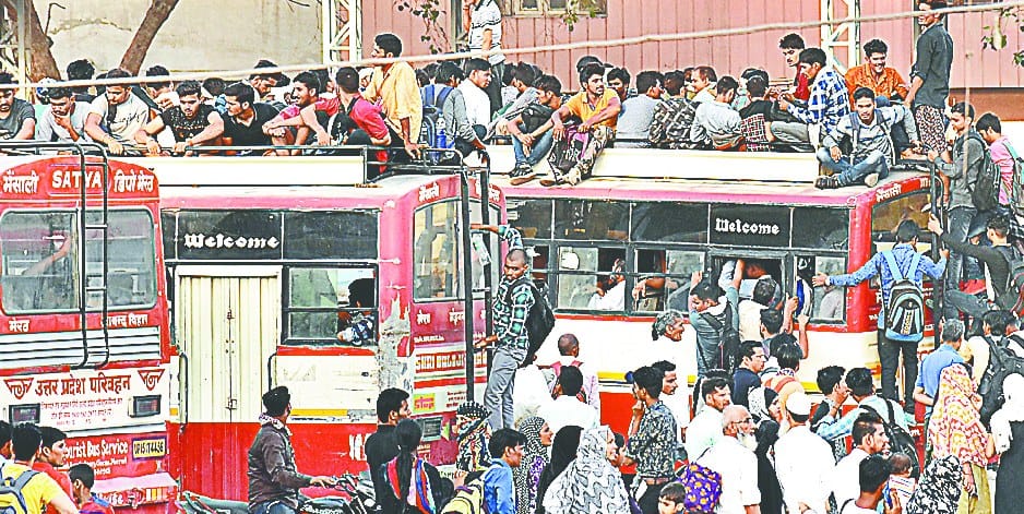 abhyaarti ki bheer se past hua railway aur roadways